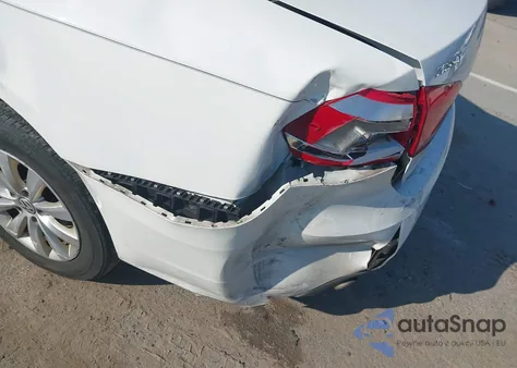 2015 Volkswagen Passat 1.8T Wolfsburg Edition z USA, uszkodzony, nr VIN 1VWAT7A35FC048725